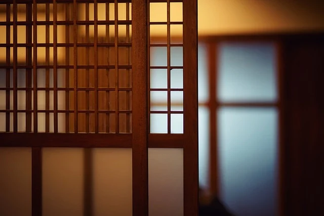 거실 베란다 폴딩도어 모헤어 마모 확인법과 틈새 차단 테이프 셀프 부착 가이드, 난방비 잡는 6가지 핵심 포인트